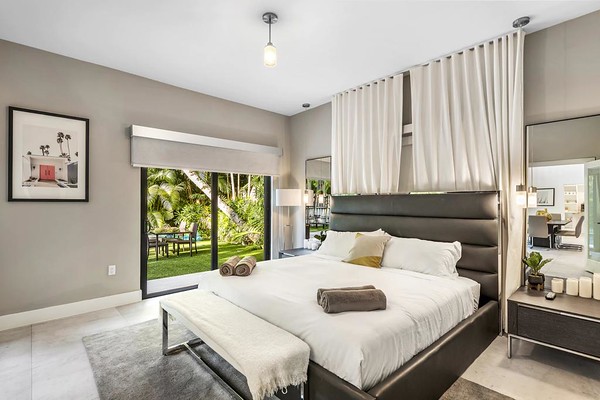 Kali's Luxury Mansions RENTAL, Miami VILLA ZEN suite bed room