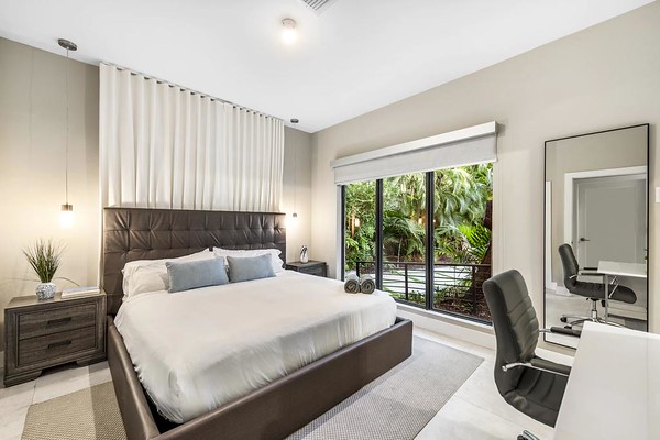 Kali's Luxury Mansions RENTAL, Miami VILLA ZEN bedroom