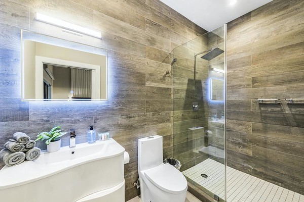 LUXURY CONDO AND MANSION RENTAL Villa Zen bathroom