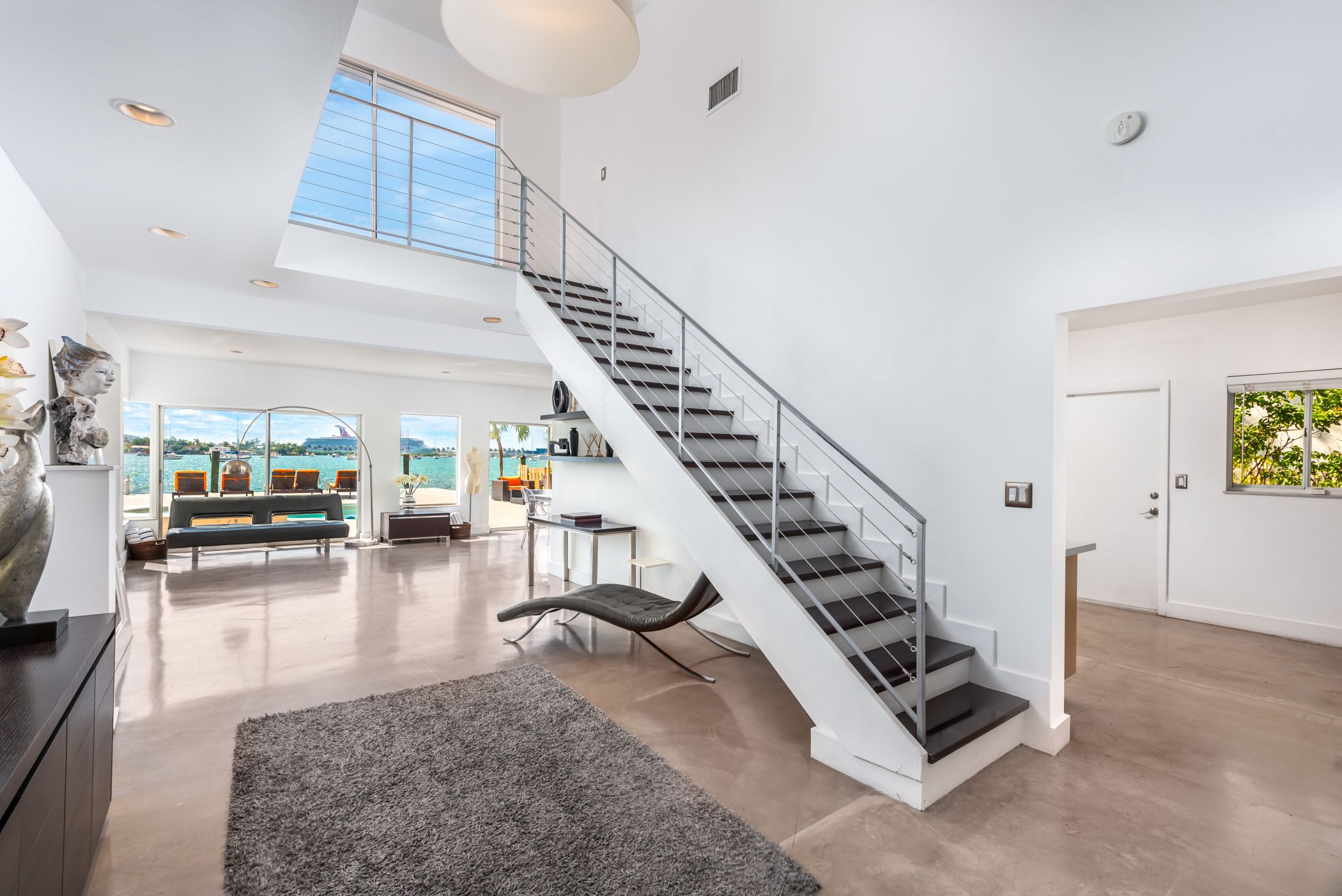 bedroom of a rental mansion Miami