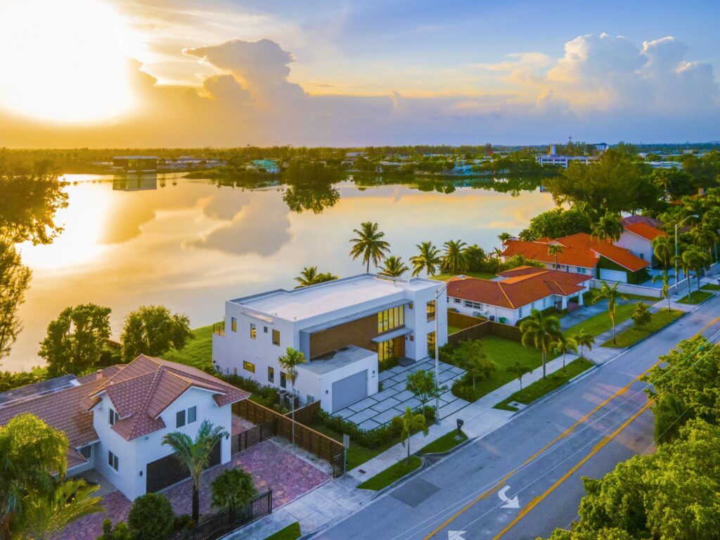 VILLA LAGO LUXURY MANSION RENTAL, Miami