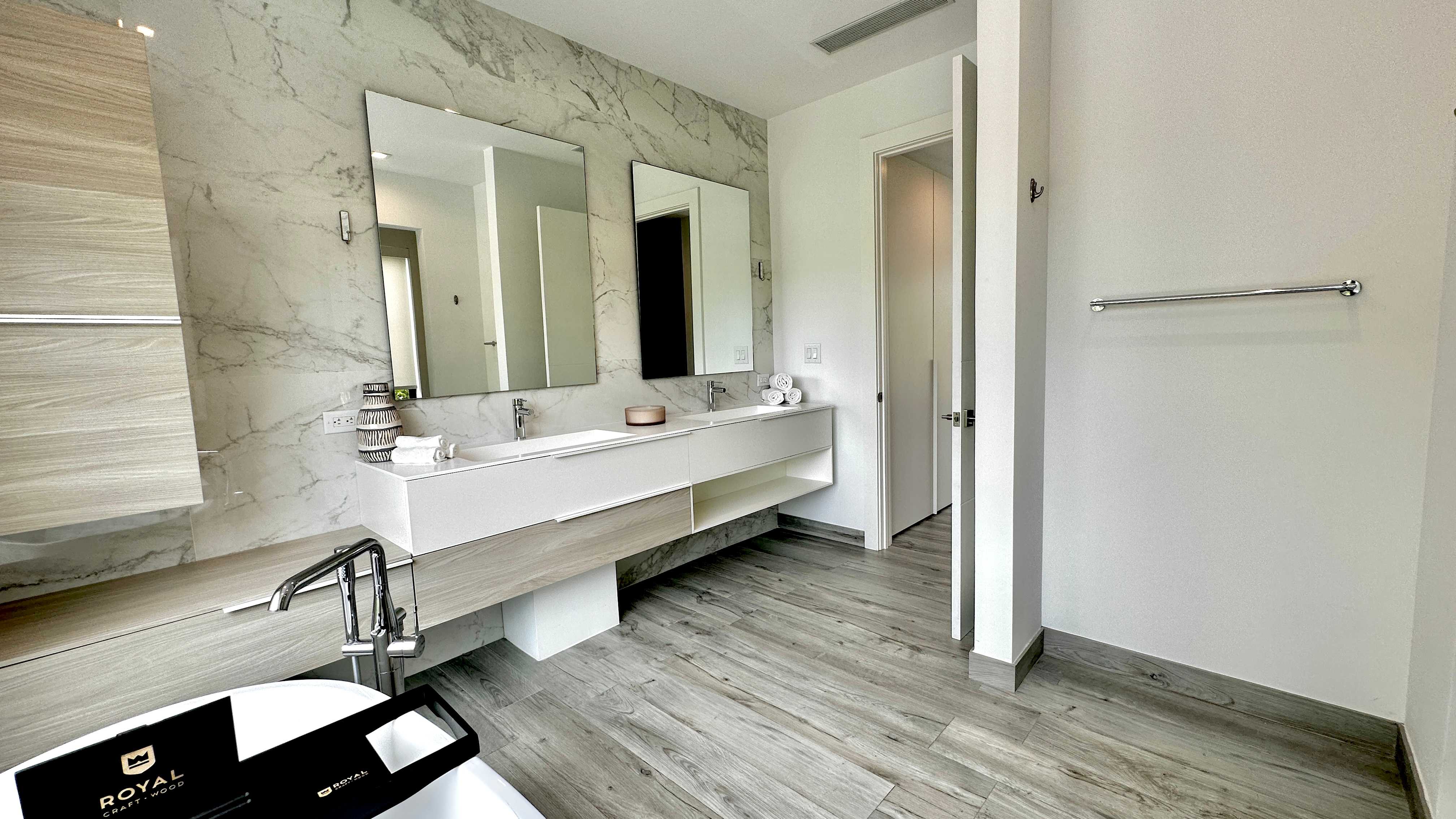 Bath room of Villa Briah rentals Miami