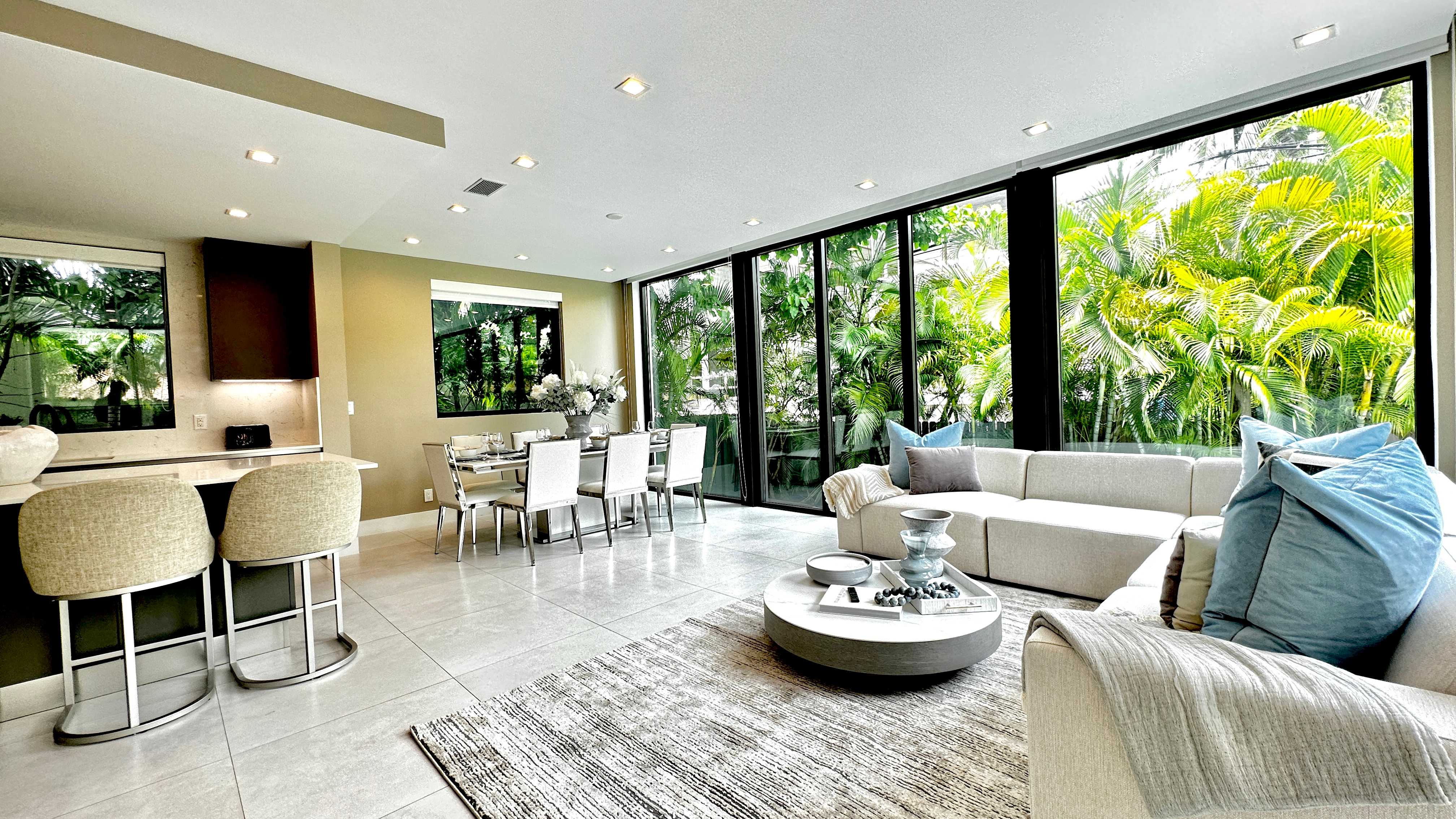 Living room of Villa Briah rentals Miami