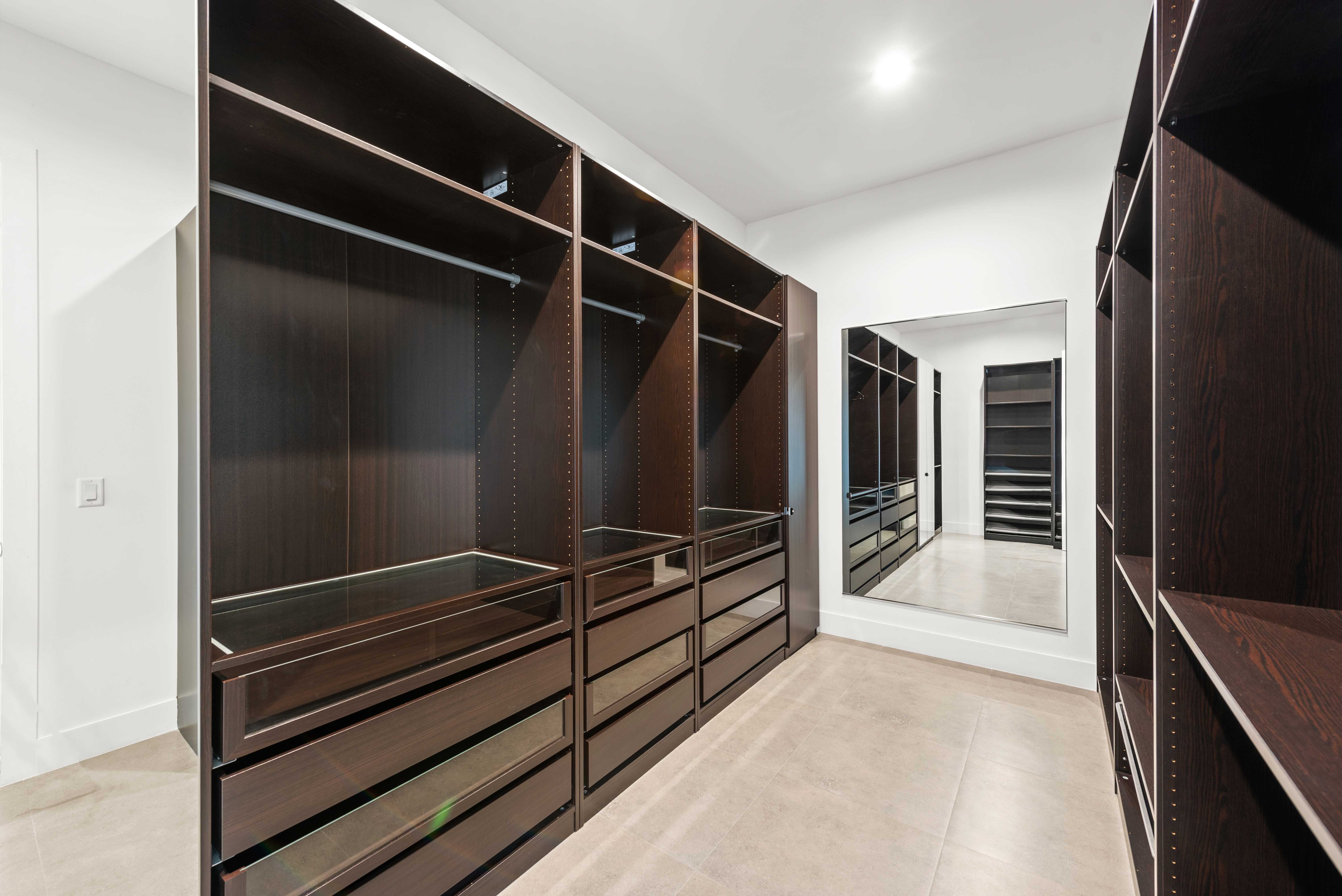 LUXURY MANSION RENTAL Villa Haven closet