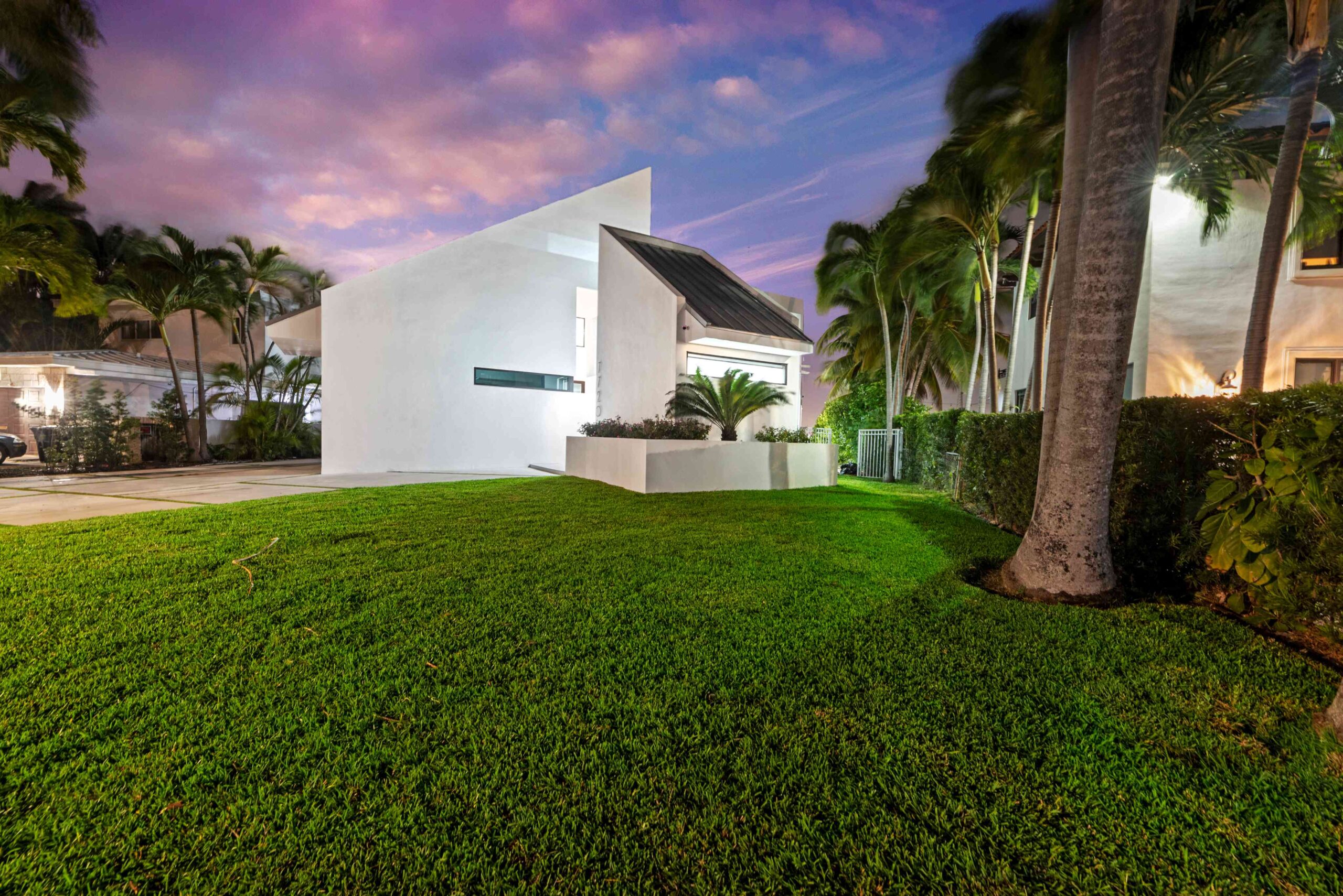 white luxury Villas Rental in Miami