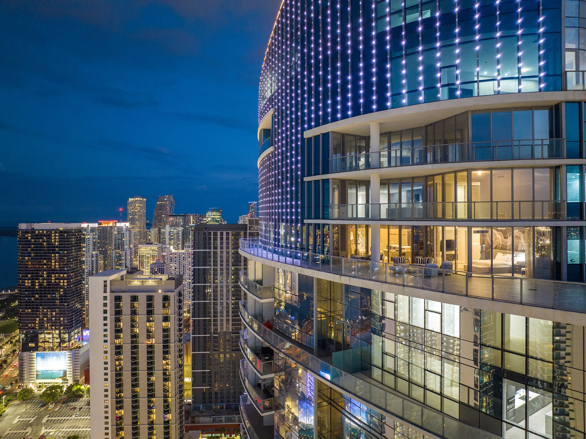 LUXURY CONDO AND MANSION RENTAL Paramount Penthouse Miami