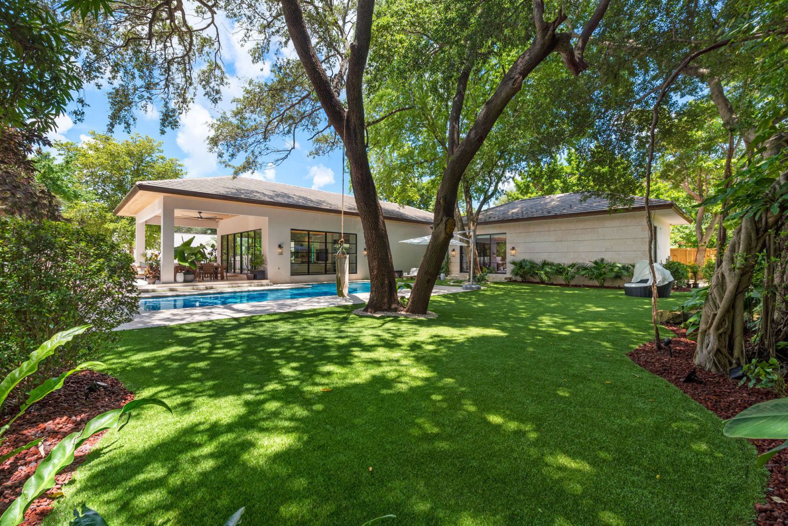 Luxury 06 Bedroom Villa Limon palms trees