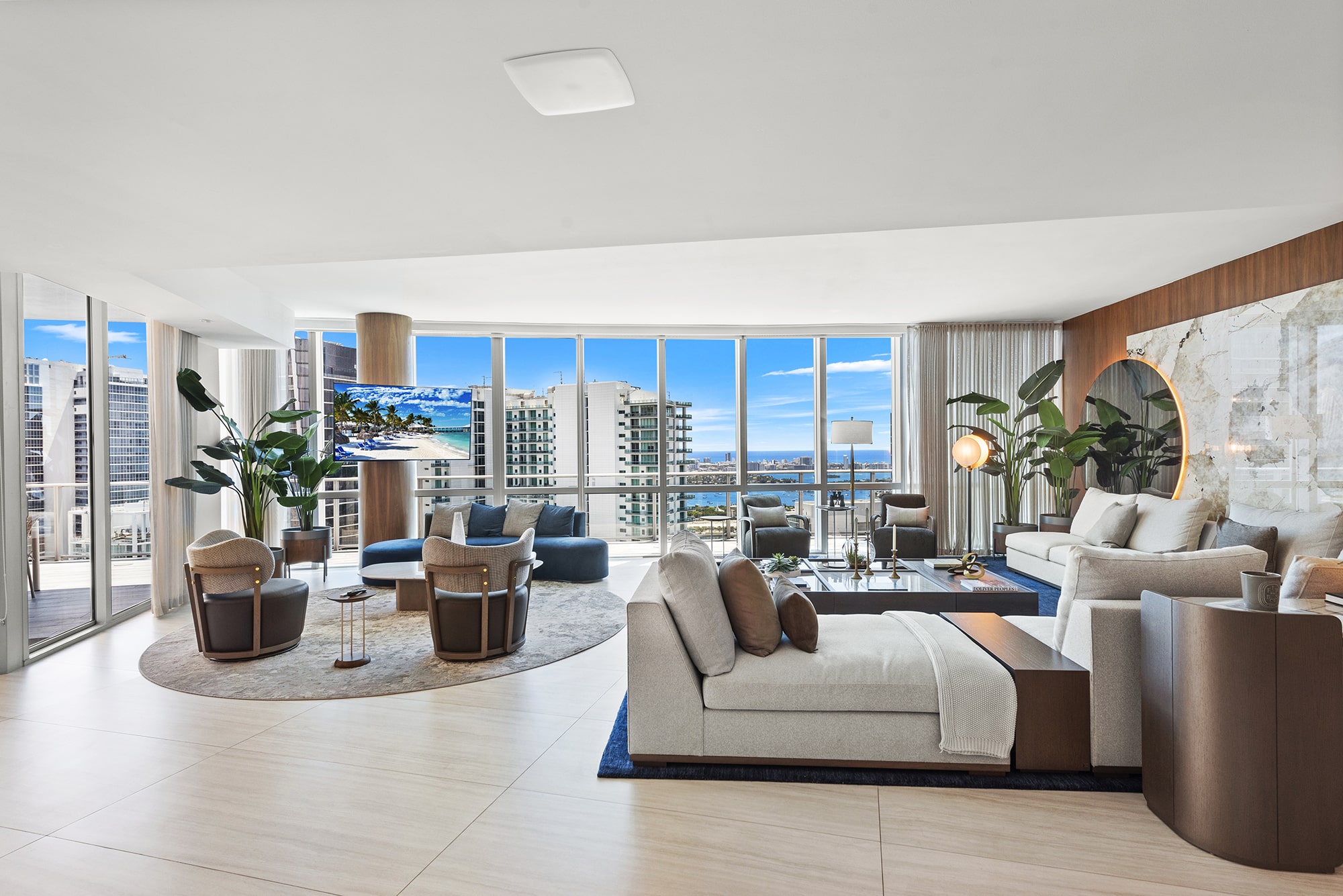 Kali's Luxury Mansions, Miami Paramount Penthouse drawing area